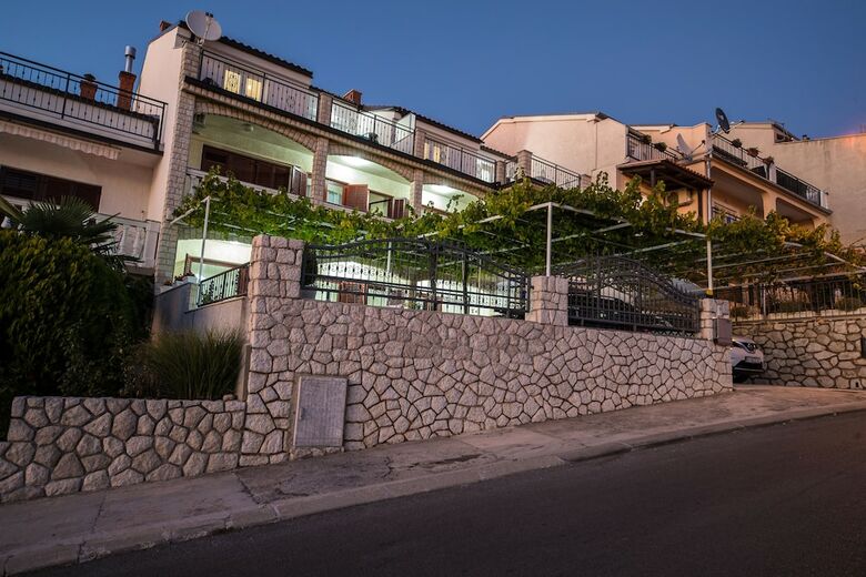Apartmani Bareti?