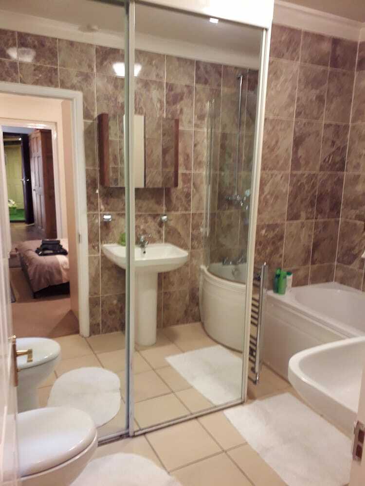 Hotel Elm House Accommodation