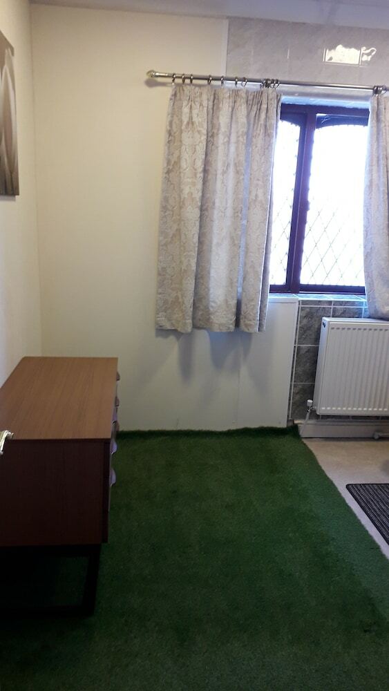 Hotel Elm House Accommodation