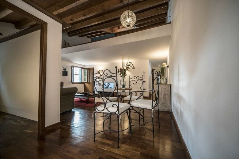 Apartamento Mansarda Magritte