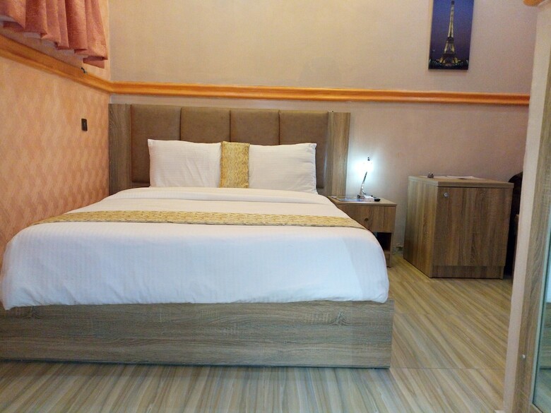 Hotel Euro Lounge And Suites