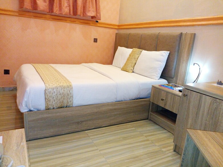 Hotel Euro Lounge And Suites