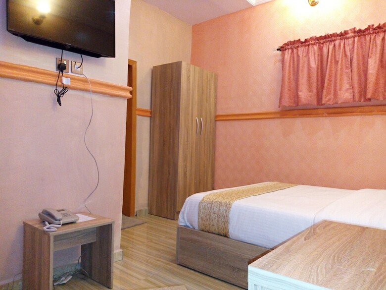 Hotel Euro Lounge And Suites