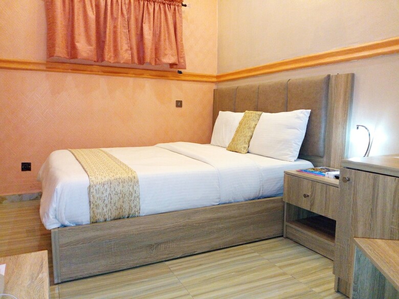 Hotel Euro Lounge And Suites