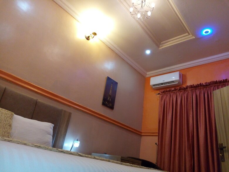 Hotel Euro Lounge And Suites
