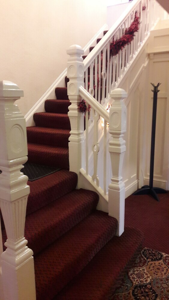 Hotel Tudor House