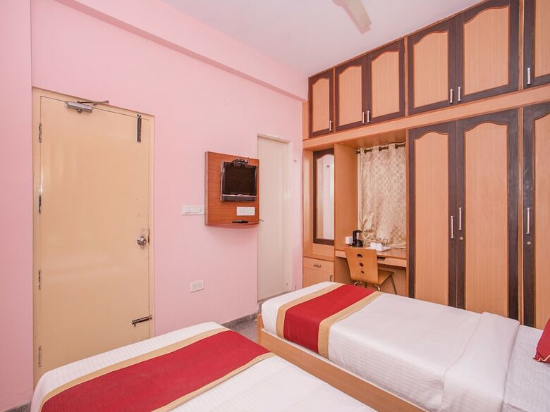 Hotel Oyo 13024 Ample Mint