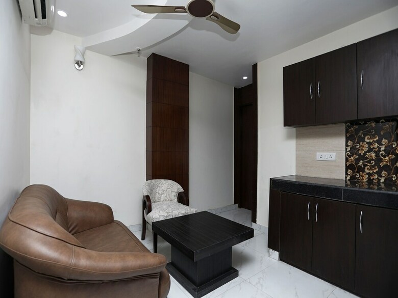 Hotel Oyo Flagship 13847 Hcmr Complex