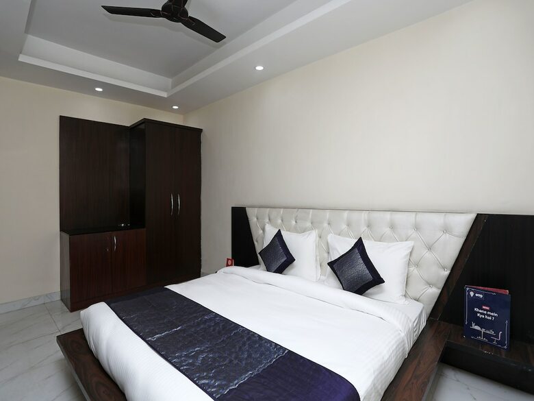 Hotel Oyo Flagship 13847 Hcmr Complex