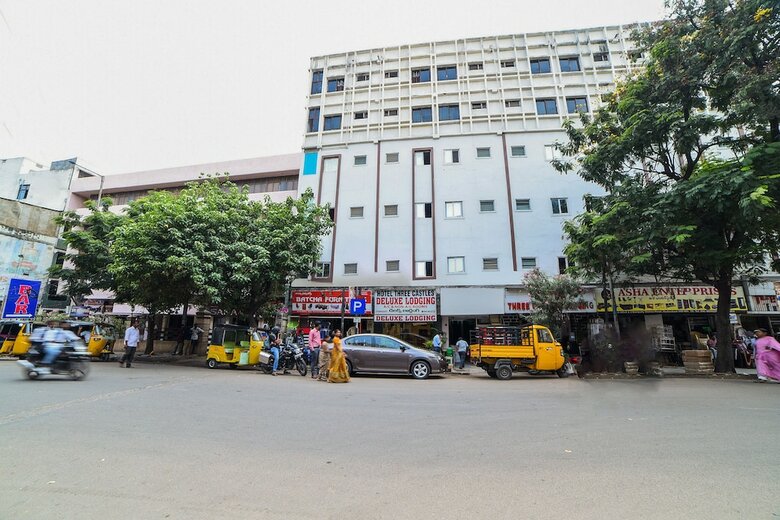Oyo 13251 Hotel Three Castles Deluxe