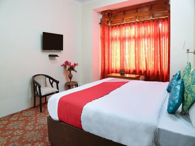 Oyo 13223 Hotel Tak