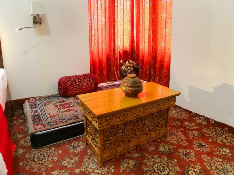 Oyo 13223 Hotel Tak