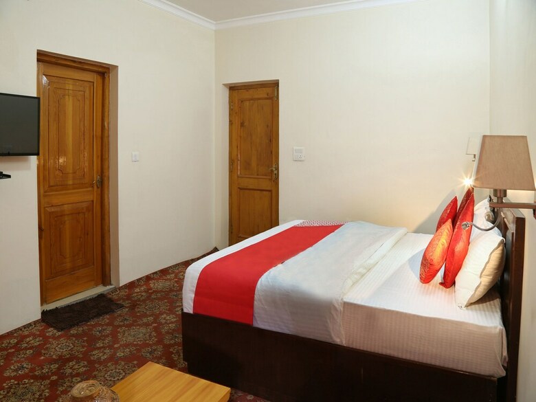 Oyo 13223 Hotel Tak