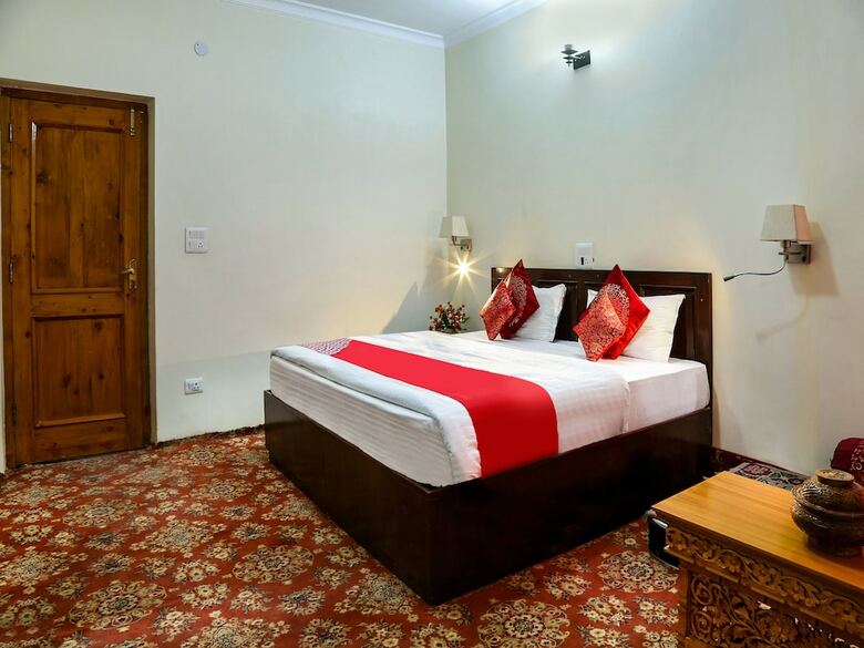 Oyo 13223 Hotel Tak