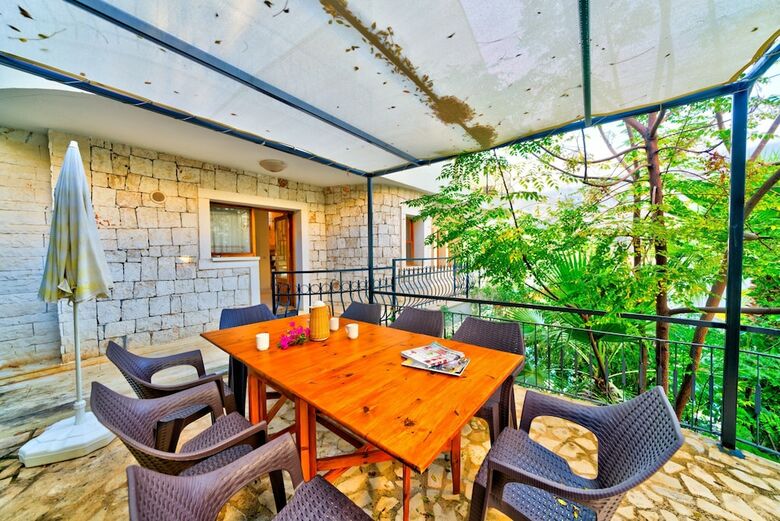 Villa Yunus