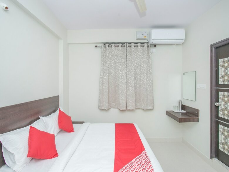 Hotel Oyo 11916 Varcity Plaza