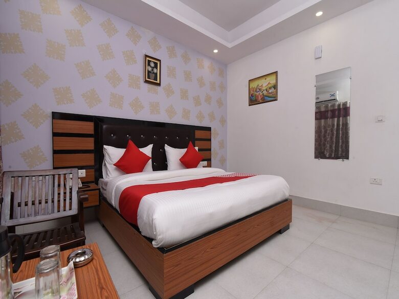 Hotel Oyo 13310 Noida Suites