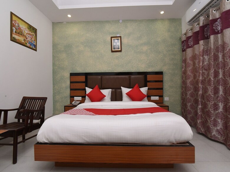 Hotel Oyo 13310 Noida Suites