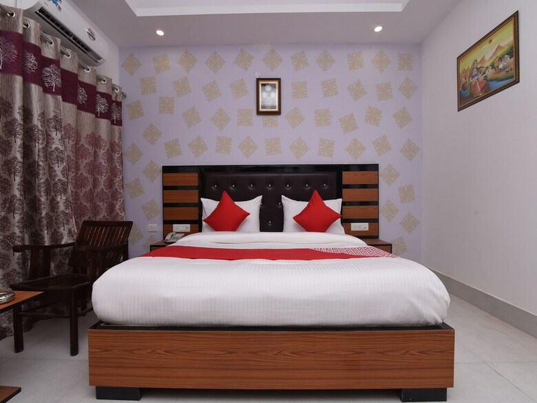 Hotel Oyo 13310 Noida Suites