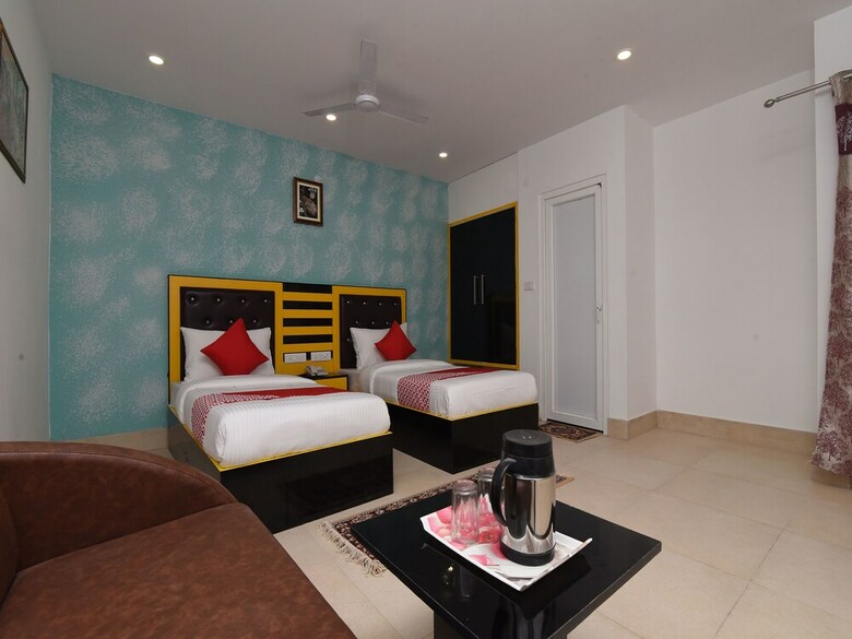 Hotel Oyo 13310 Noida Suites