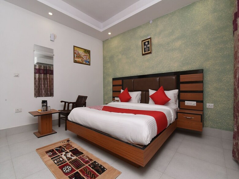 Hotel Oyo 13310 Noida Suites
