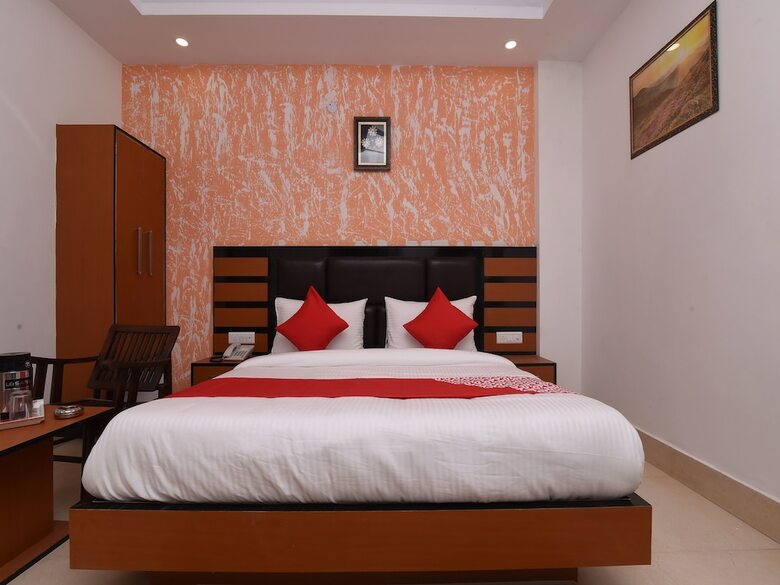 Hotel Oyo 13310 Noida Suites