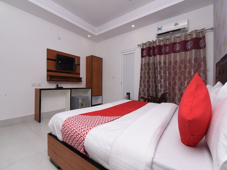 Hotel Oyo 13310 Noida Suites