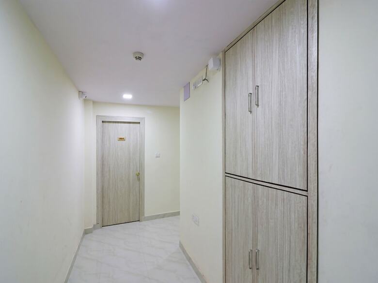 Oyo 13579 Hotel Royal Crowne