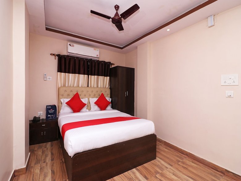 Oyo 13579 Hotel Royal Crowne