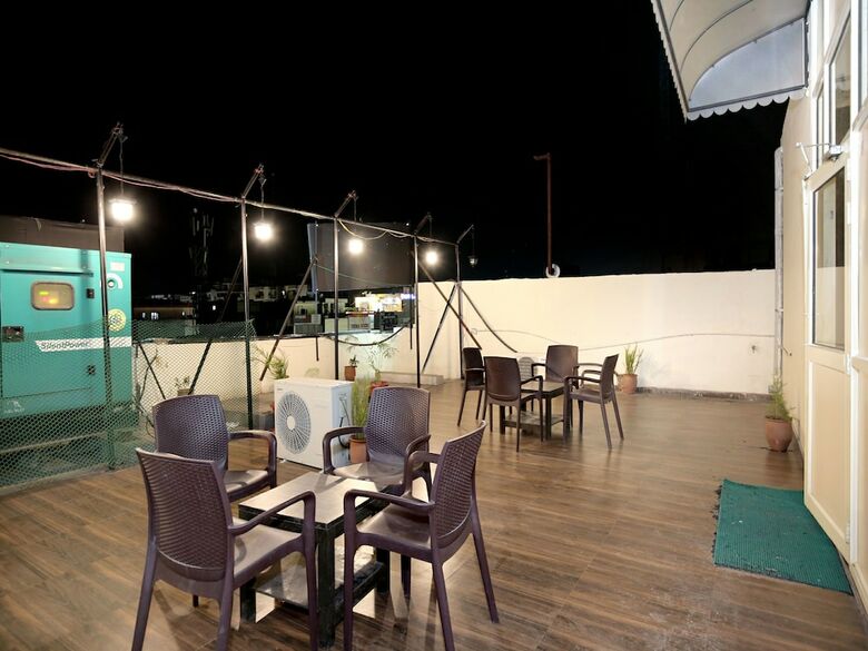 Oyo 14832 Hotel Rooftop