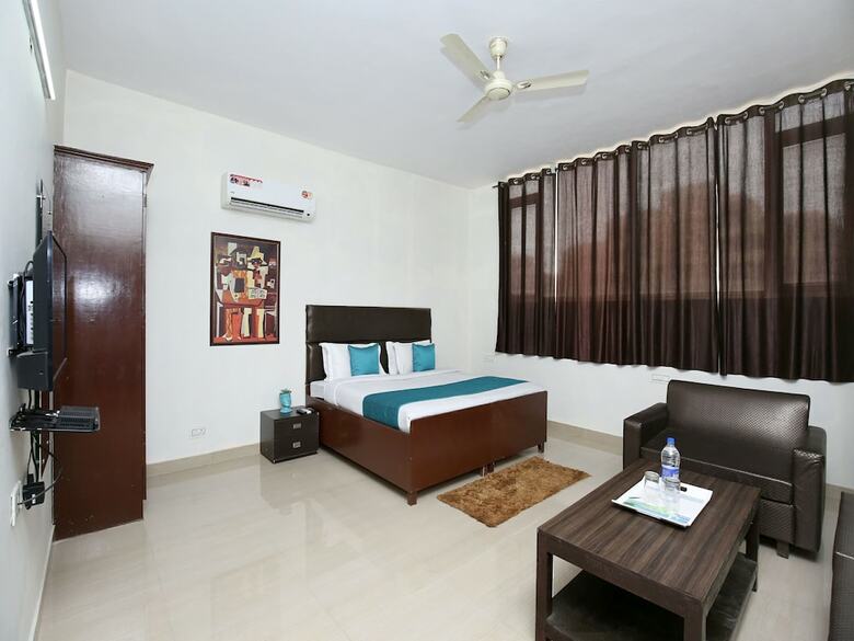 Oyo 14832 Hotel Rooftop