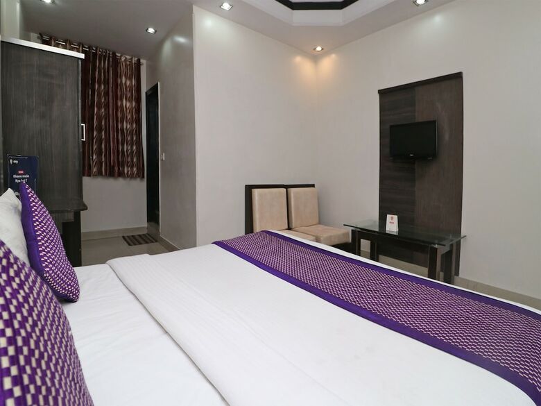 Oyo 14705 Hotel India Palace