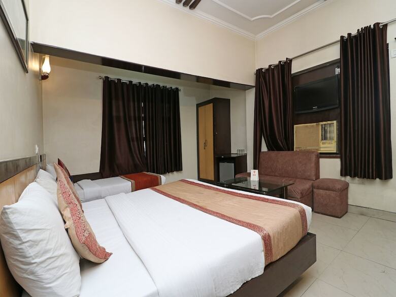 Oyo 14705 Hotel India Palace