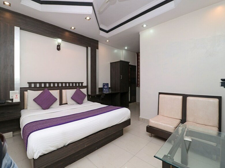 Oyo 14705 Hotel India Palace