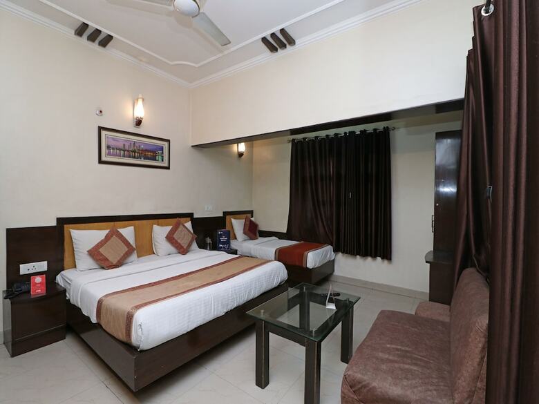 Oyo 14705 Hotel India Palace