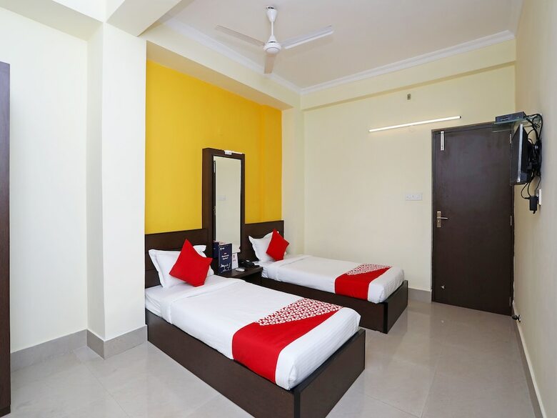 Oyo 15258 Hotel Arya International