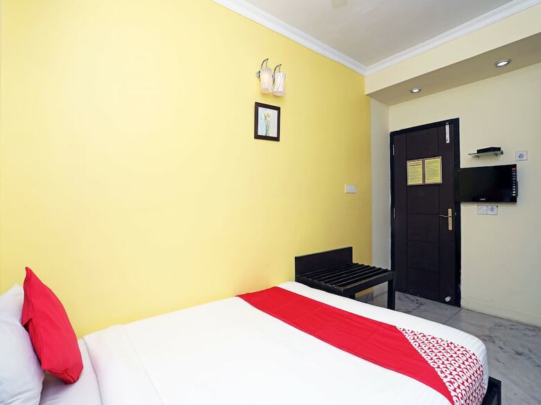 Oyo 15258 Hotel Arya International