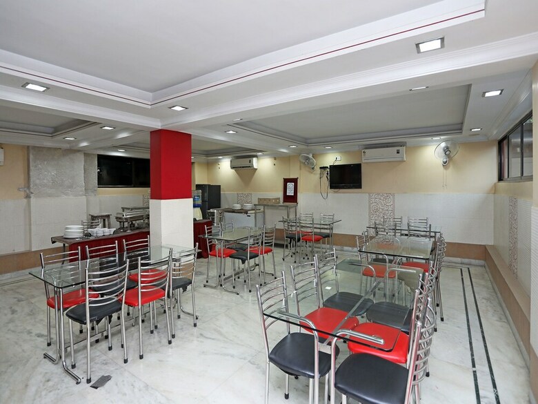 Oyo 15258 Hotel Arya International