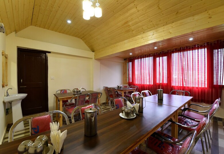 Oyo 14393 Hotel Akash Hills