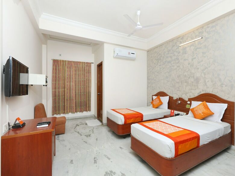 Oyo 15101 Hotel Royal Paris