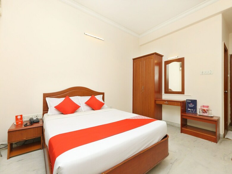 Oyo 15101 Hotel Royal Paris