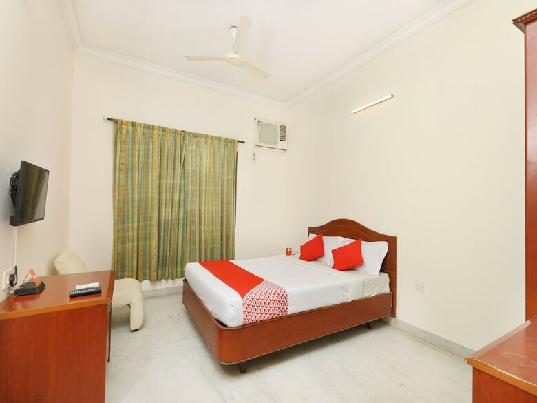 Oyo 15101 Hotel Royal Paris