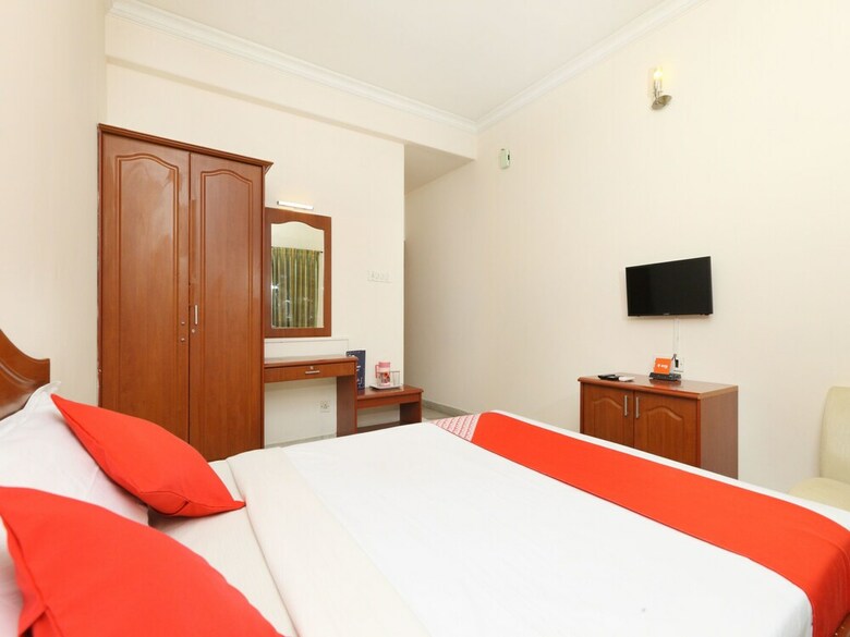 Oyo 15101 Hotel Royal Paris