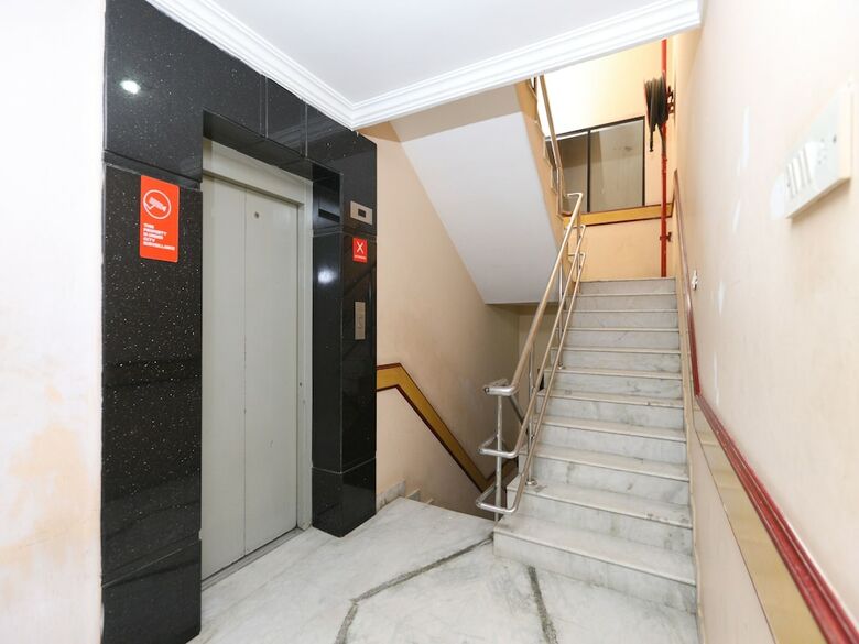 Oyo 15101 Hotel Royal Paris