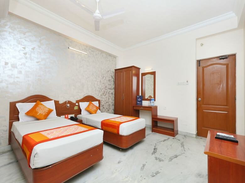 Oyo 15101 Hotel Royal Paris