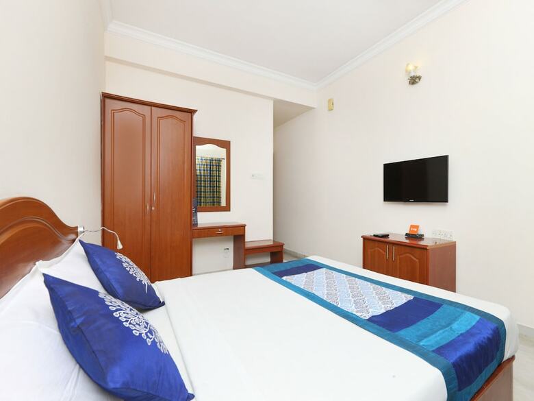 Oyo 15101 Hotel Royal Paris