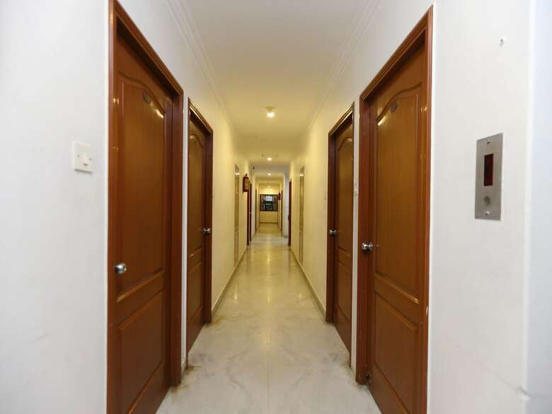 Oyo 15101 Hotel Royal Paris