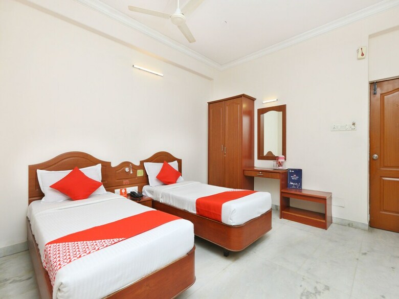Oyo 15101 Hotel Royal Paris