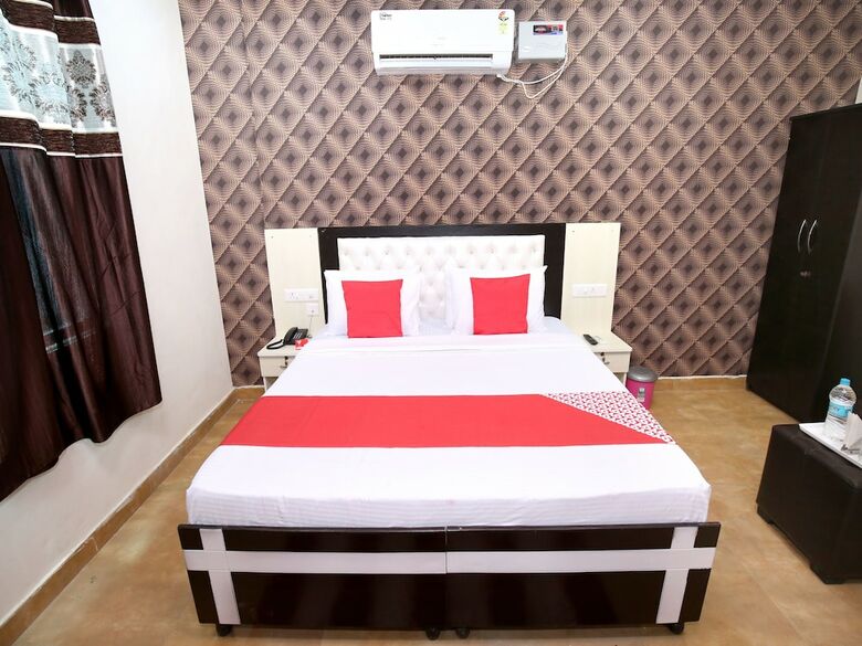 Oyo 14529 The Sitara Hotel