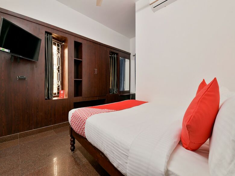 Hotel Oyo 15562 Aar Palmyra Regency